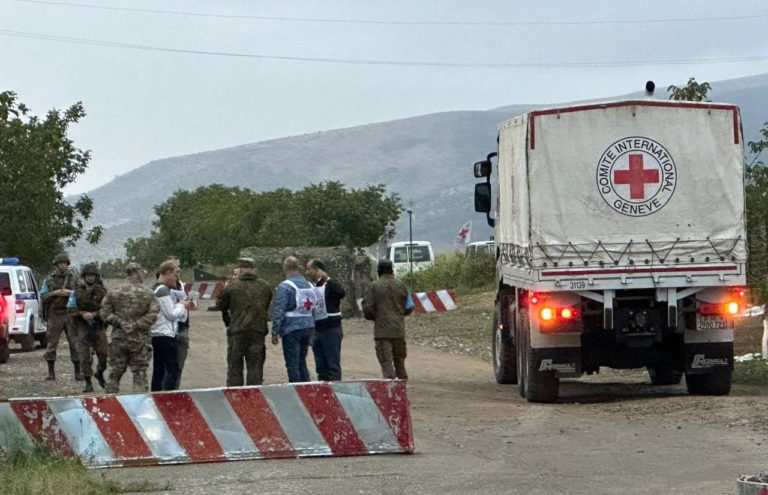Humanitárna pomoc vstúpila do Náhorného Karabachu cez Arménsko a Azerbajdžan