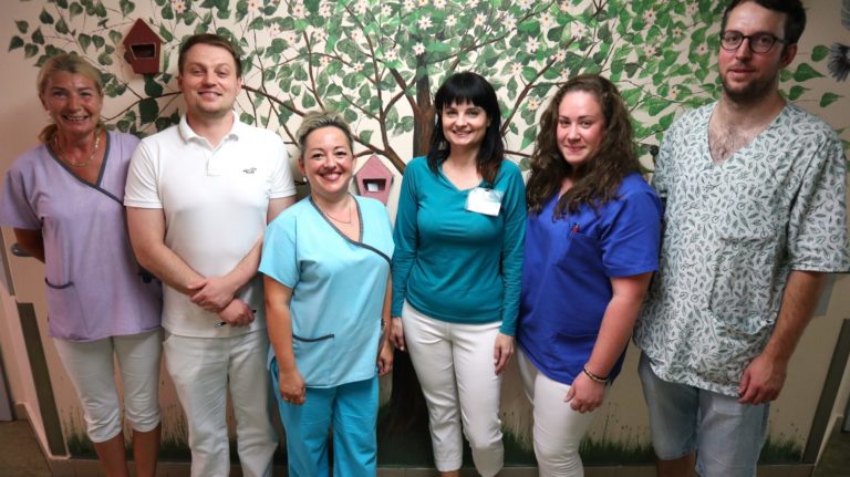 V žilinskej nemocnici „vyrástli" dva špeciálne stromy. Pomáhať budú týmto pacientom