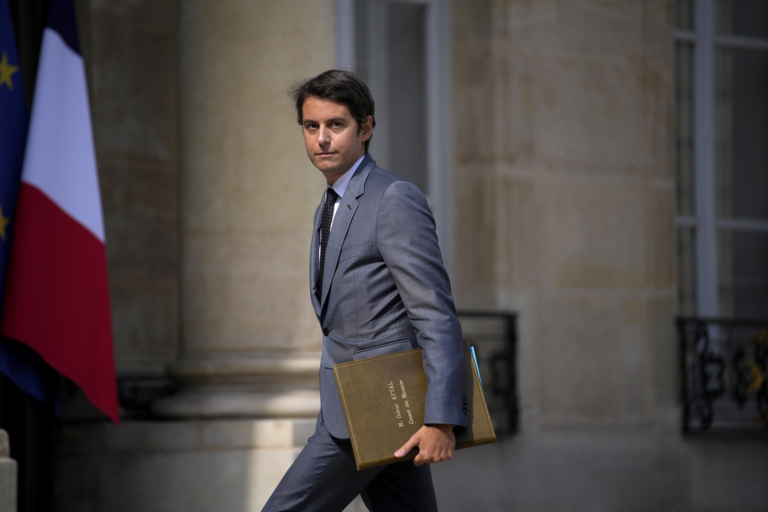 Čoho je schopný nový francúzsky premiér Gabriel Attal a ako vyzerá pokrytectvo parížskej elity