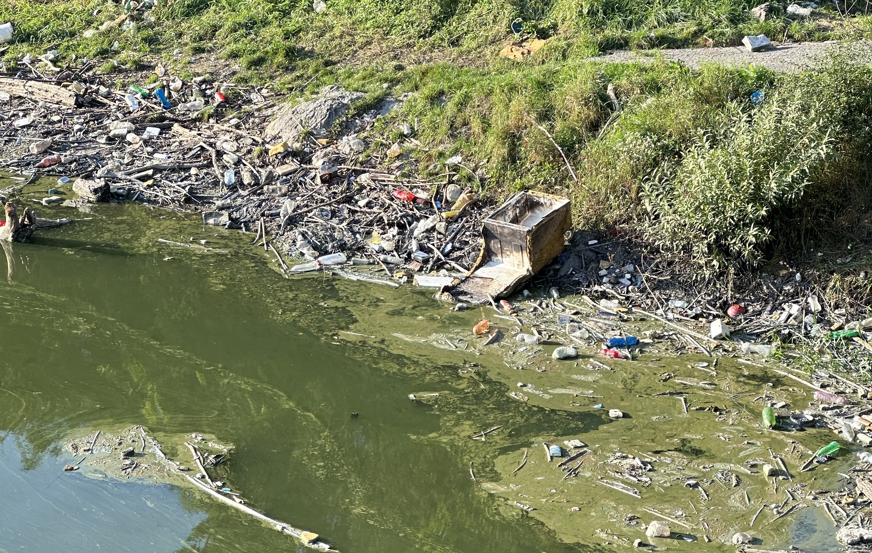 Ako vyčistiť Ružín? Začať treba v obciach, kde sa odpad tvorí