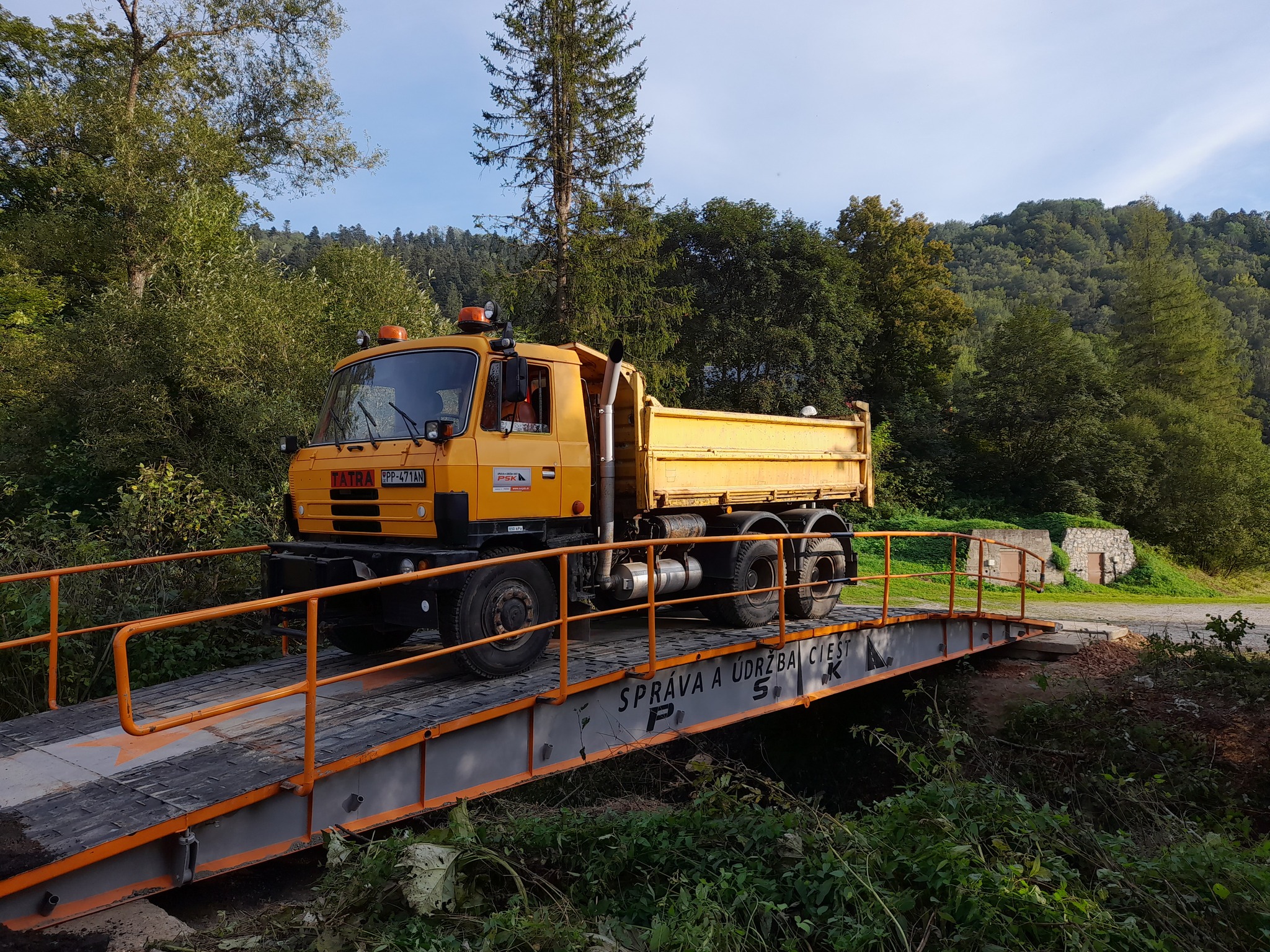 V Levočskej Doline už majú pontónový most, mimoriadna situácia trvá
