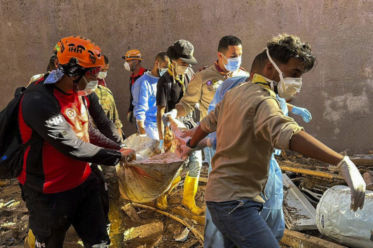 Líbya: Autonehoda pri Darne si vyžiadala životy štyroch gréckych záchranárov