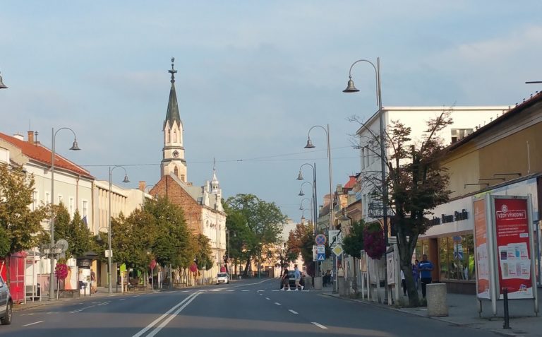 Centrom Lučenca prejde denne vyše 10 000 vozidiel, mesto by privítalo obchvat