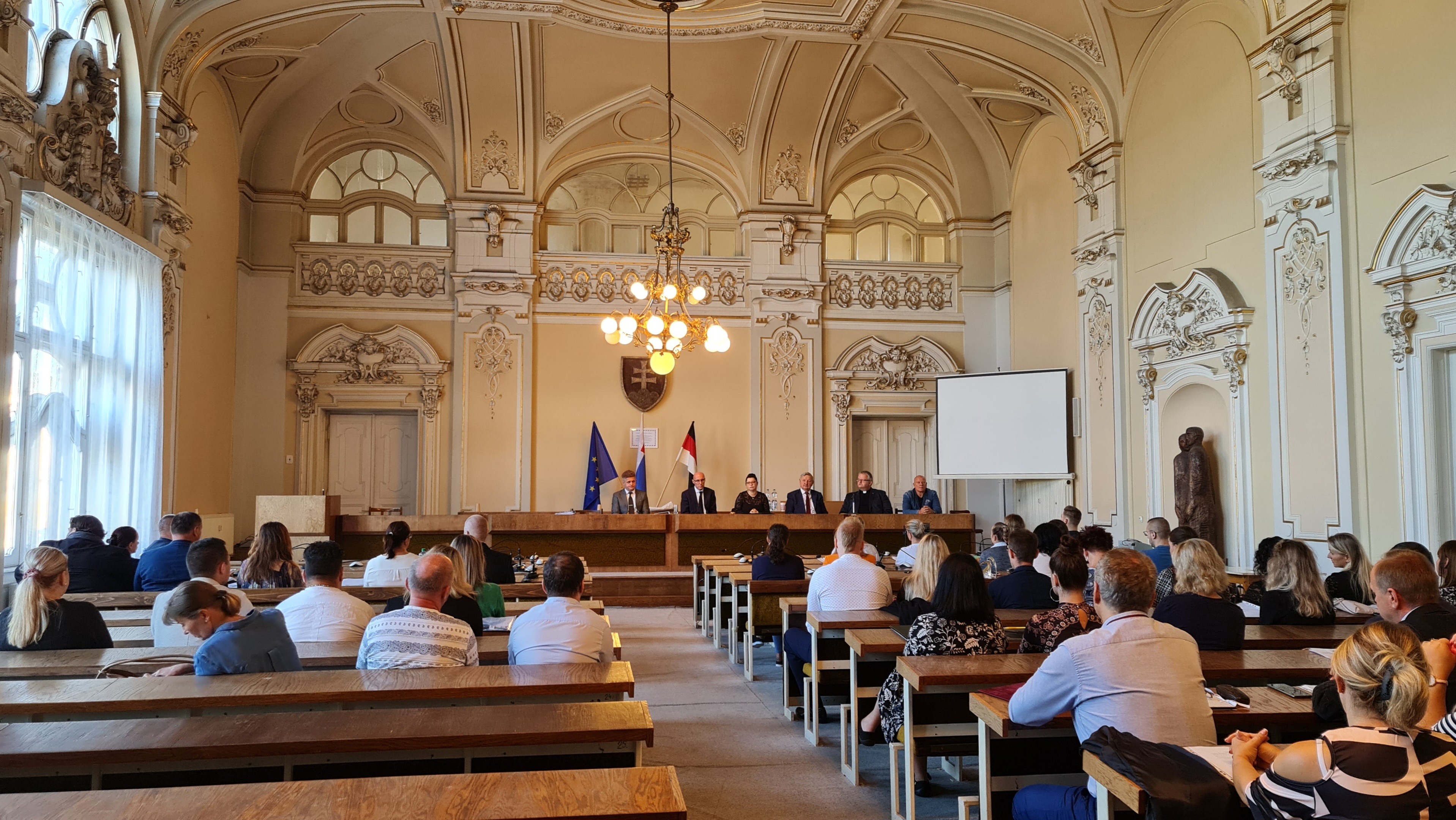 Sídlo okresu s najvyššou nezamestnanosťou v SR môže mať až tri VŠ