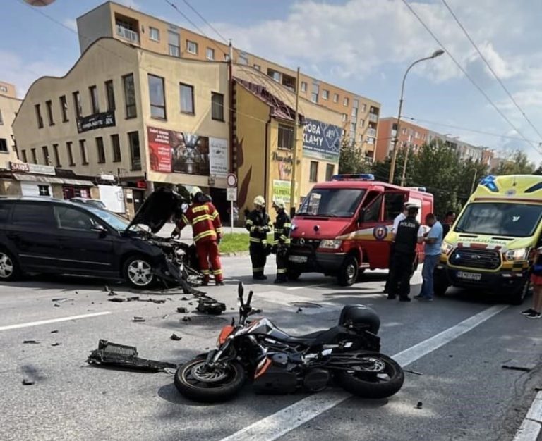 Motorkárka sa zrazila s autom