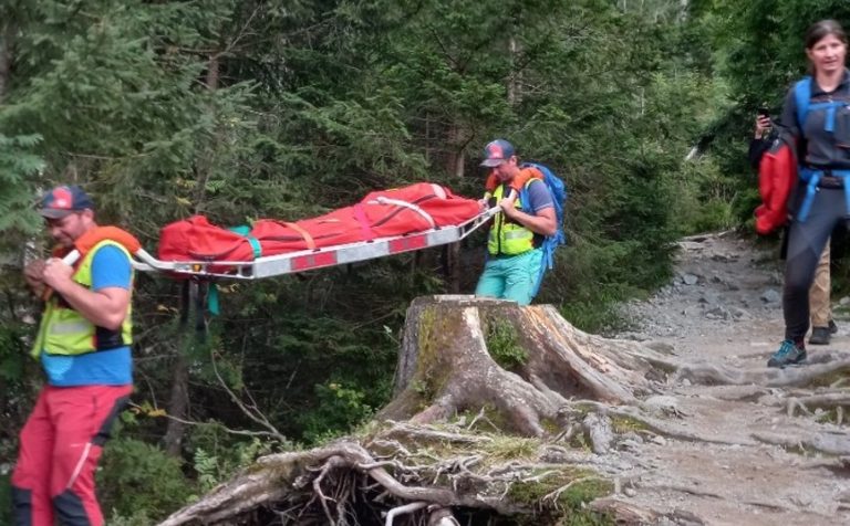 Záchranári opäť zasahovali: Pomoc potreboval český turista pri Roháčskom vodopáde