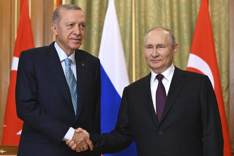 Putin volal s Erdoganom. Hovorili najmä o 