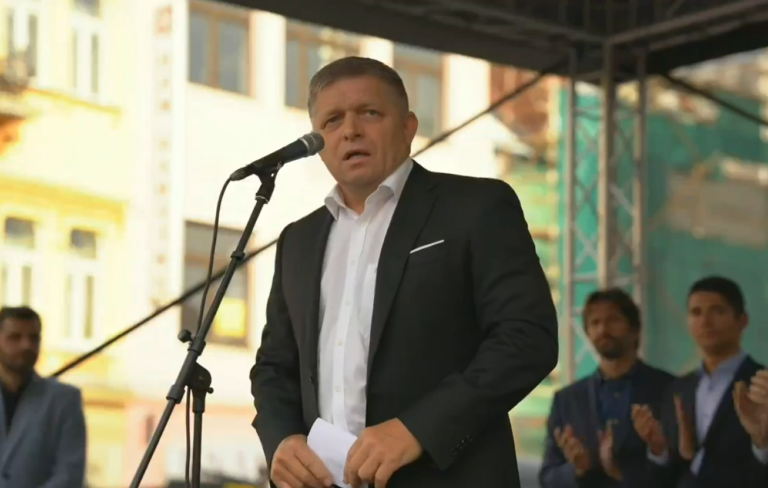 Z ústavy nesmie vypadnúť článok o manželstve ako zväzku muža a ženy, povedal Fico v Košiciach