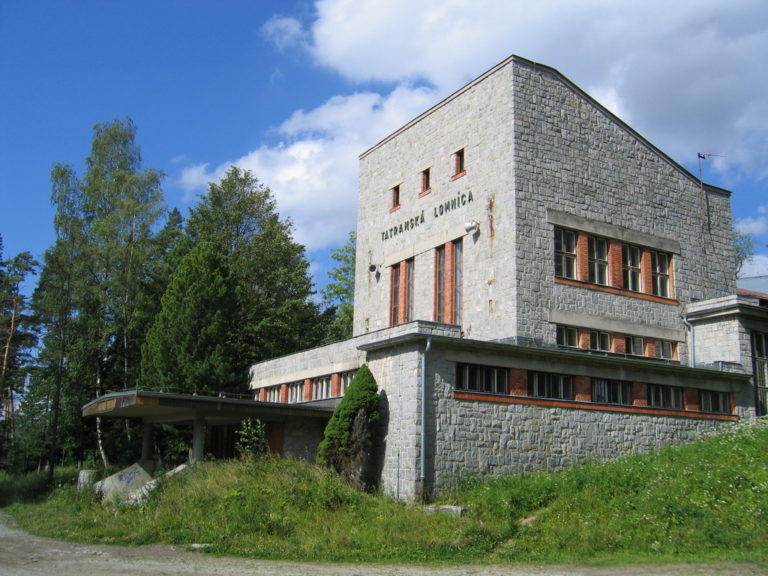 Údolná stanica visutej lanovky v Tatranskej Lomnici. Foto: vlaky.net