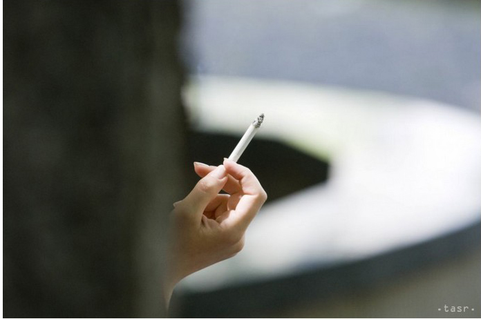 Medzi školákmi sa rozšírilo fajčenie elektronických cigariet