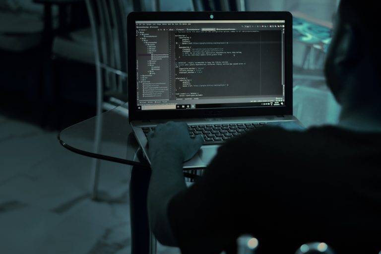 Univerzitu obrany v Brne napadli hackeri, získali dáta z porád či výkazy. Požadujú výkupné