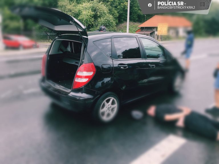 U dvoch Kremničanov zaistili policajti drogy