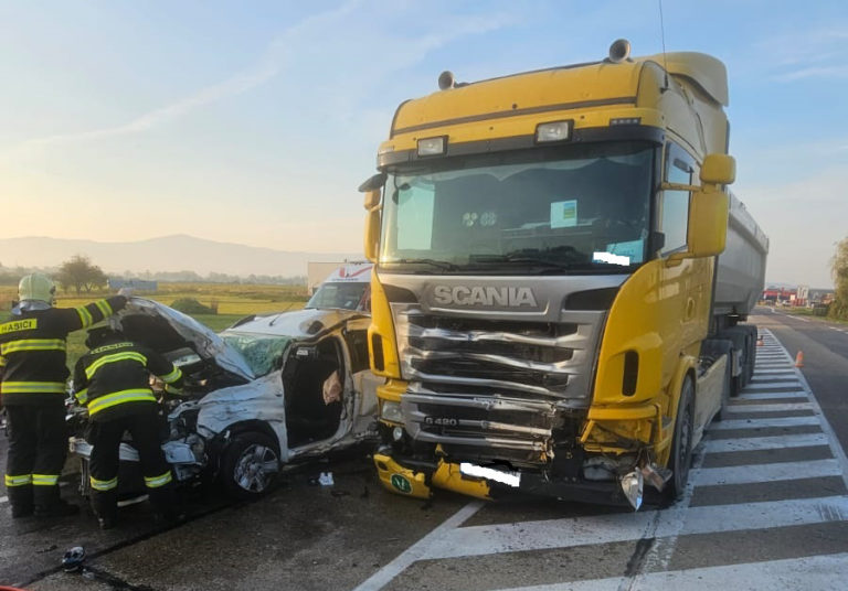 Smrteľná nehoda: Vodič nedal prednosť kamiónu