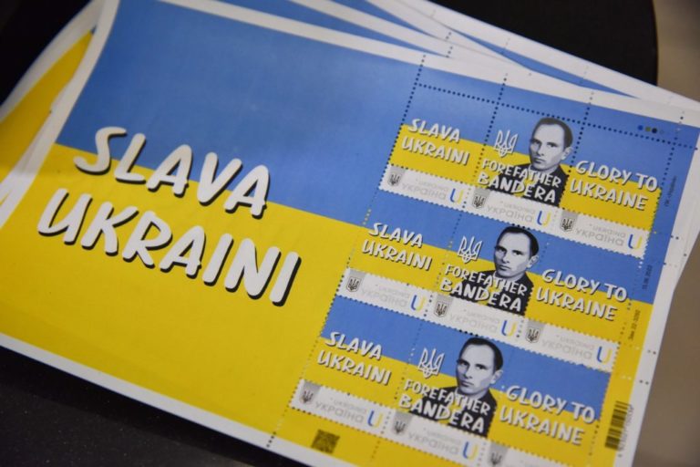 Známky venované pamiatke Stepana Banderu. Foto: Profimedia.sk
