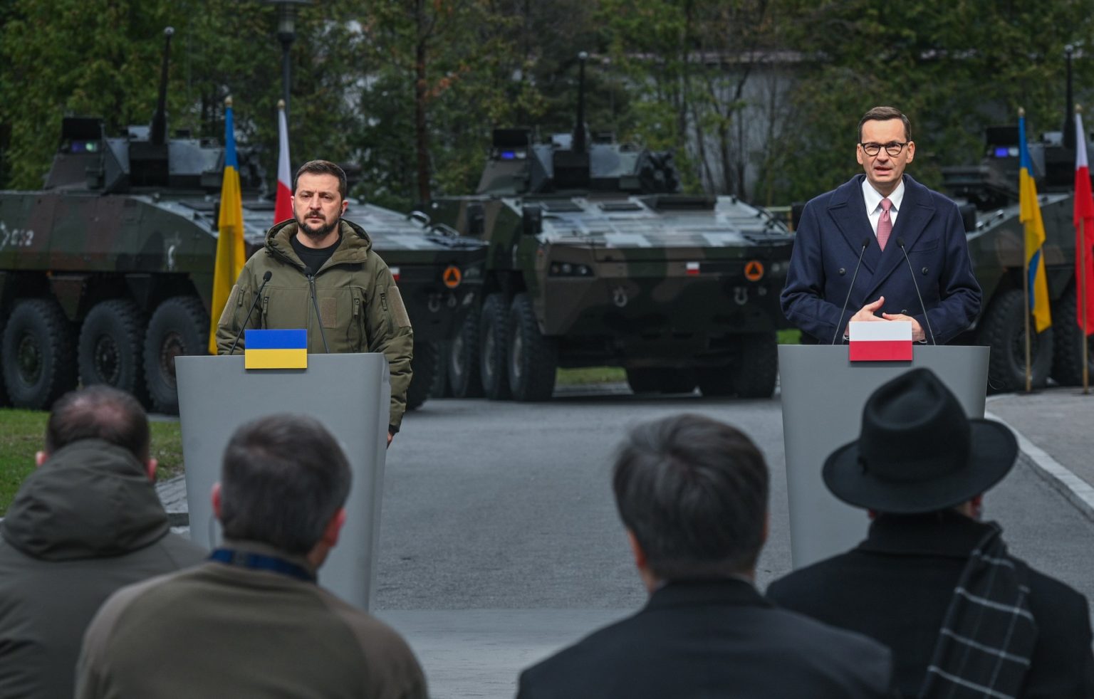 Prezident Ukrajiny Volodymyr Zelenskyy a poľský premiér Mateusz Morawiecki počas spoločnej tlačovej konferencie v Kancelárii predsedu vlády 5. apríla 2023 vo Varšave v Poľsku. Foto: Profimedia.sk