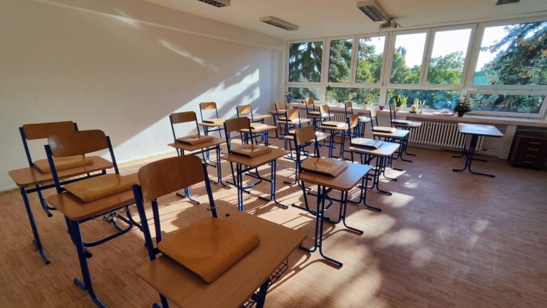 FOTO: Žiaci sa vrátia naspäť do školy, ktorú v júli zachvátil požiar