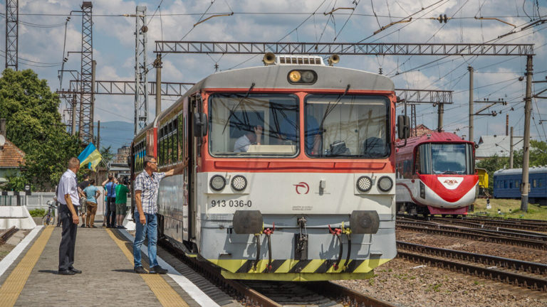 Vlaky na trati medzi Zvolenom a stanicou Sliač kúpele nahradia autobusy