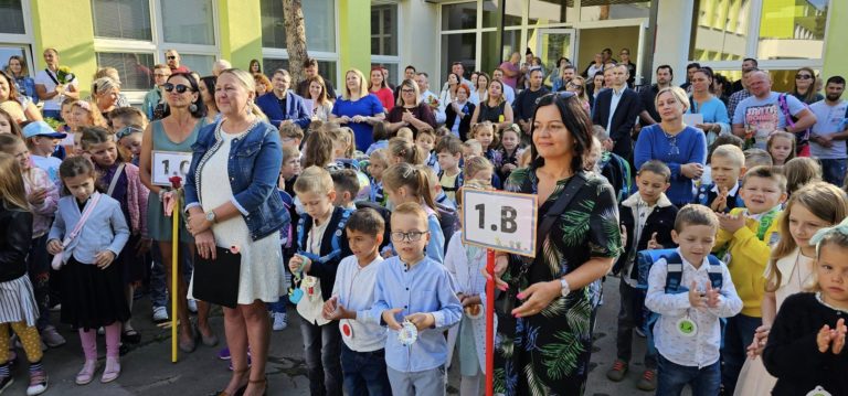 Žiaci sa vrátili po prázdninách do škôl: V Prešove sa tešili najmä na spolužiakov