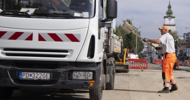 VIDEO: Centrum mesta sa konečne dočká vynoveného parkoviska. Bude moderné a bezpečné