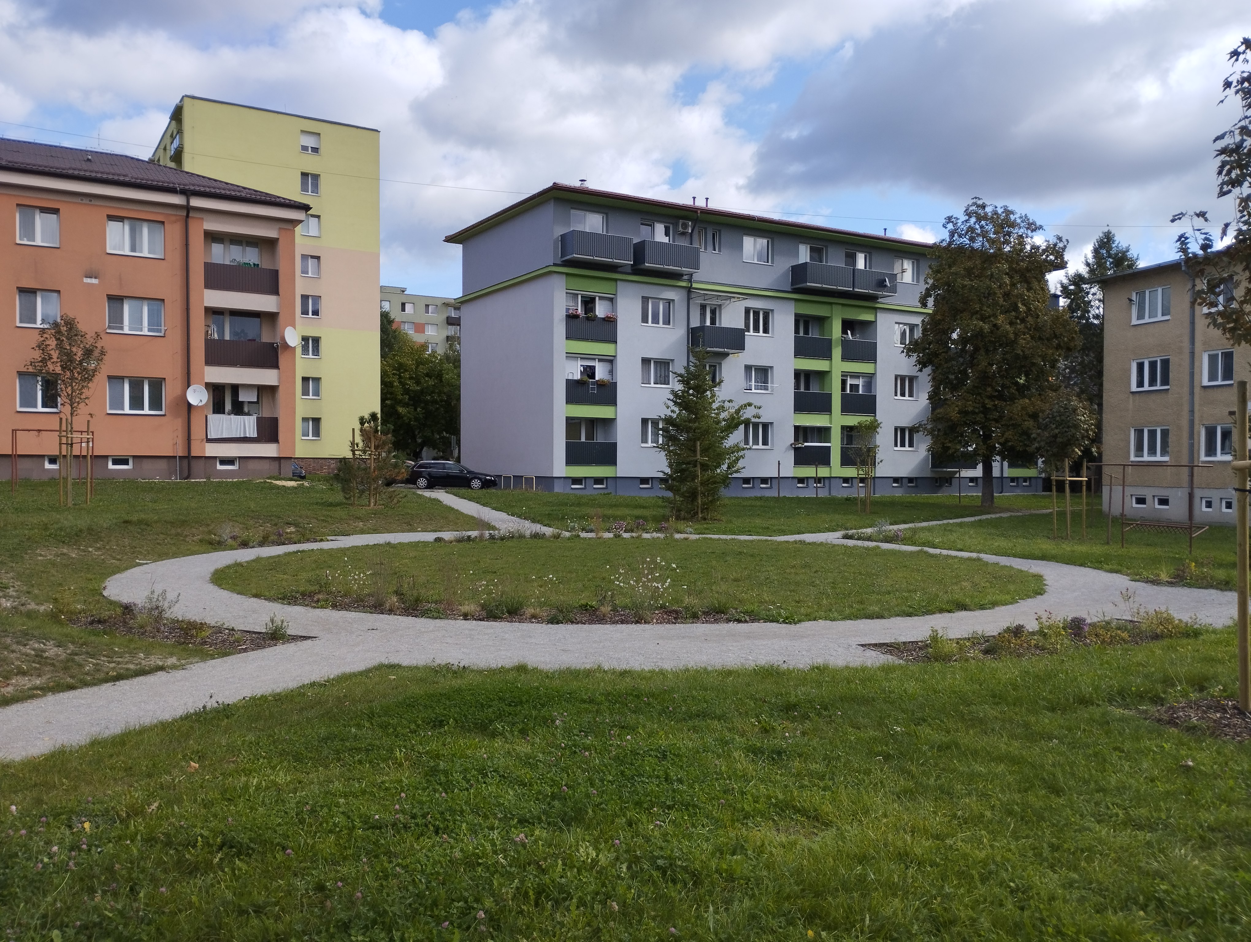 Namiesto hojdačiek majú deti koleso nešťastia