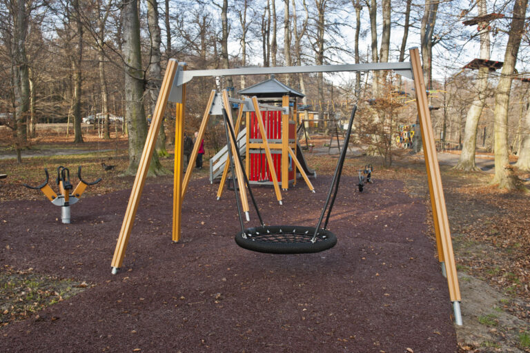 Na detskom ihrisku v Trenčíne zasahovala polícia kvôli podozrivému mužovi