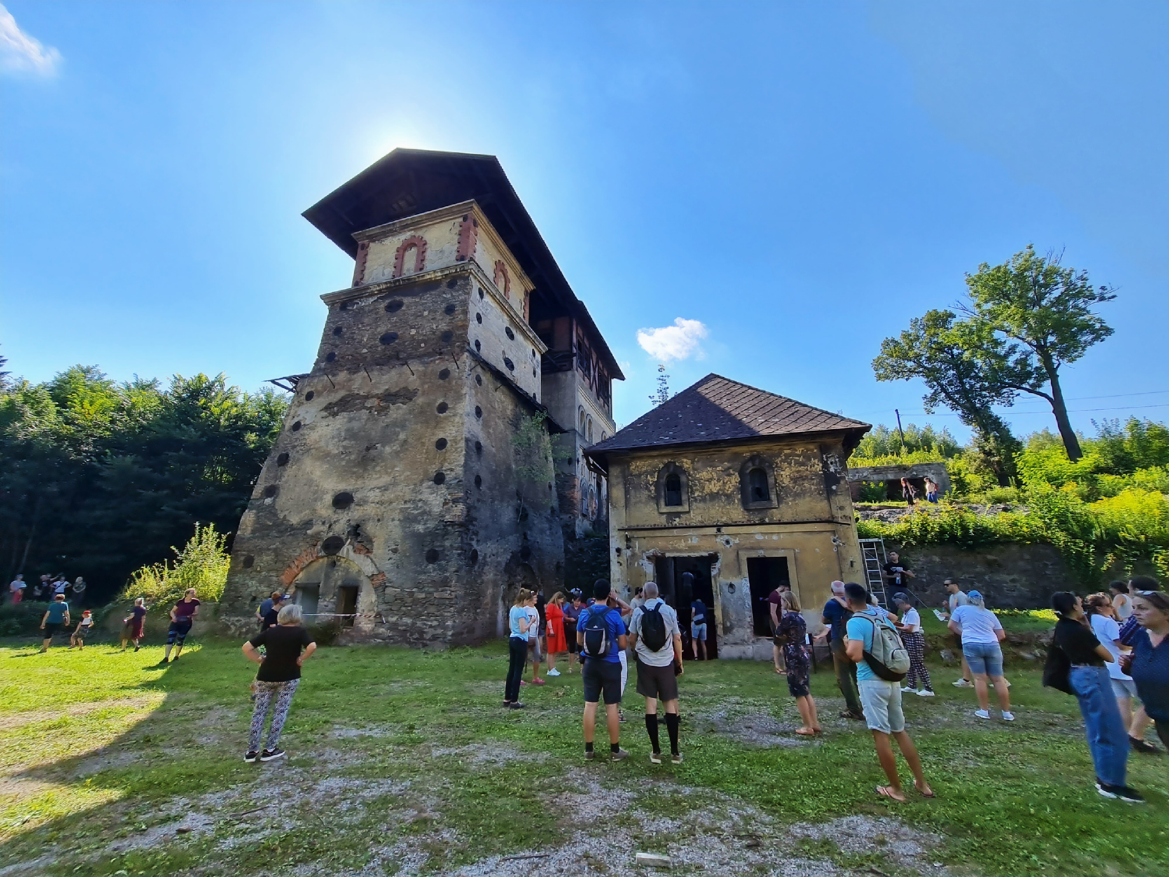 Vzácna gemerská pamiatka desaťročia chátrala. Dobrovoľníci ju zachránili v hodine dvanástej