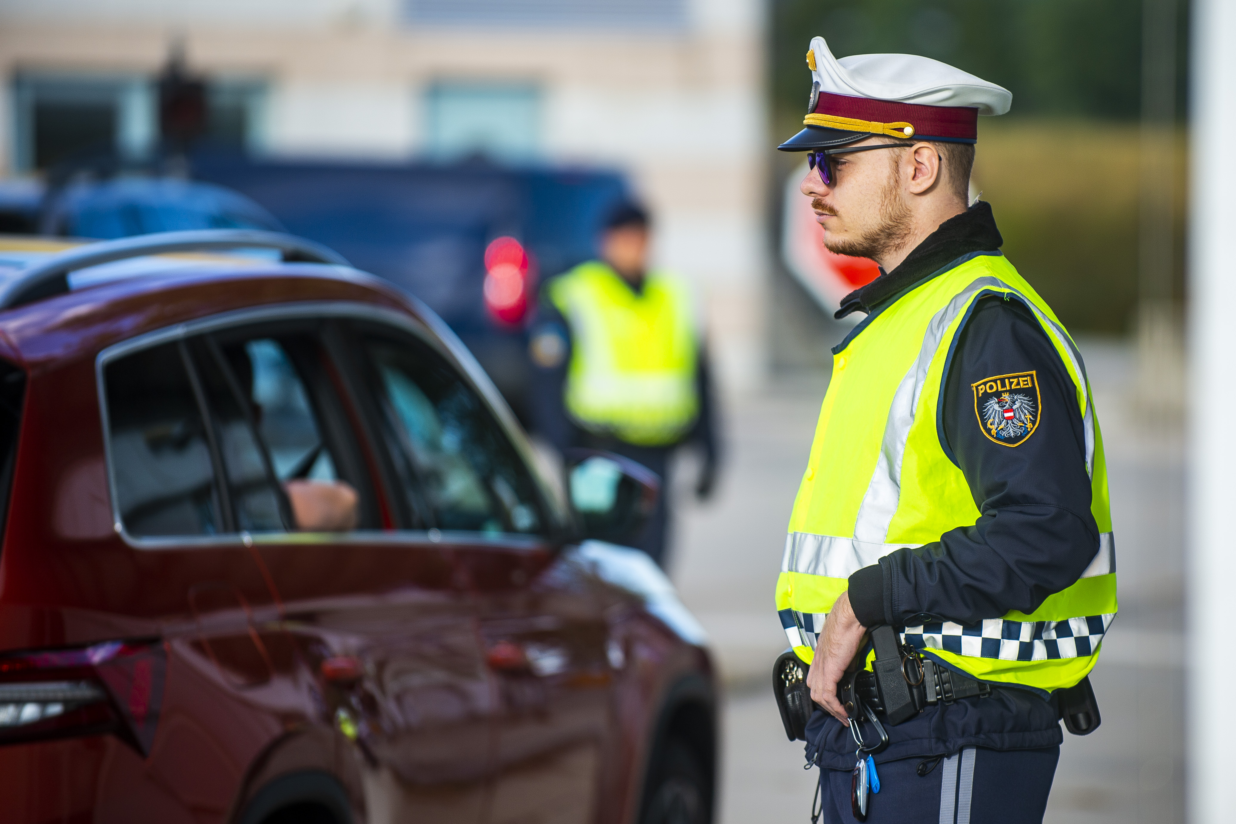 Kontroly na hraniciach sú pokojné, tvrdí starostka Slovenských Ďarmôt