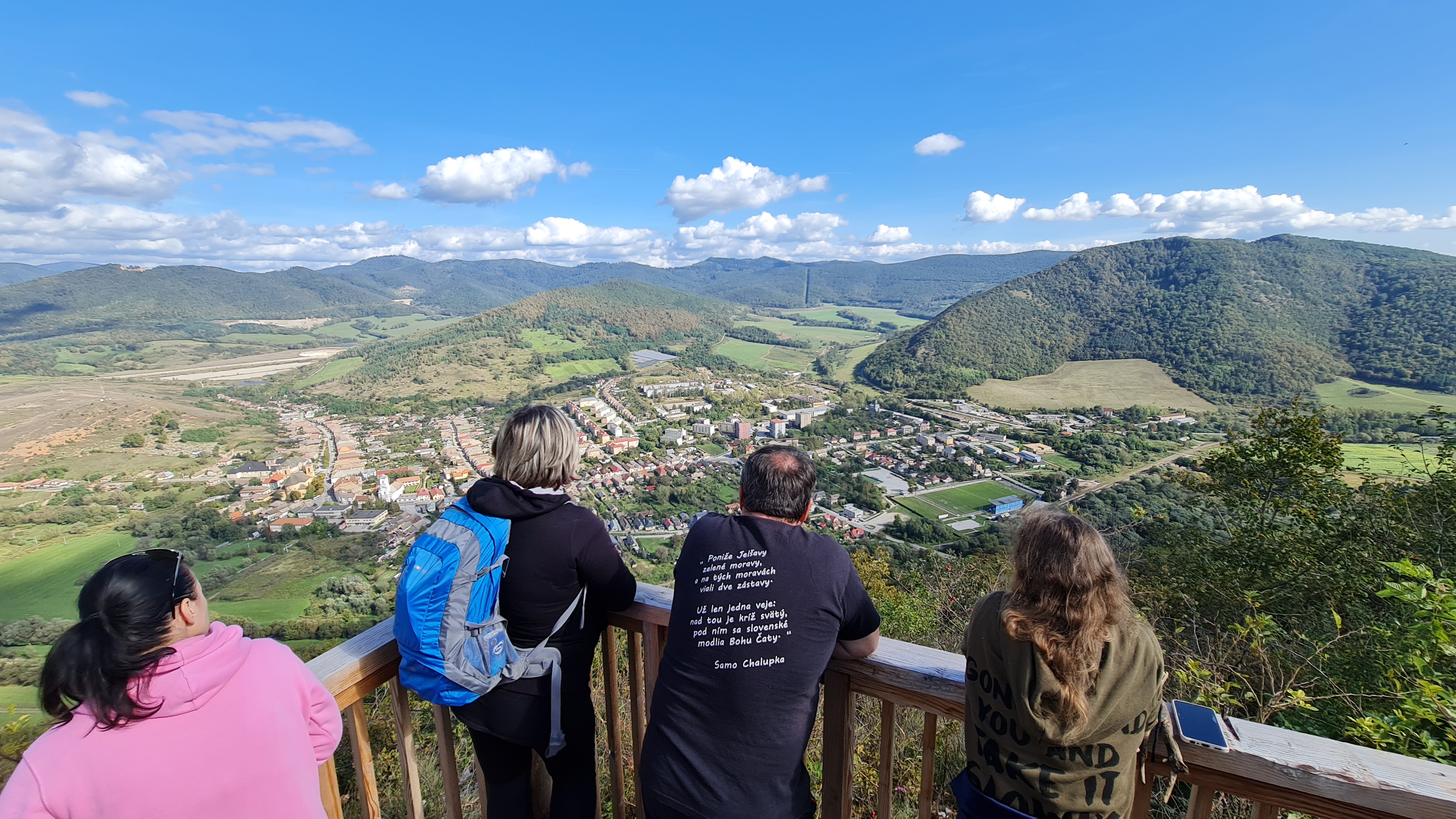 Nová rozhľadňa umožňuje výhľady do dvoch národných parkov