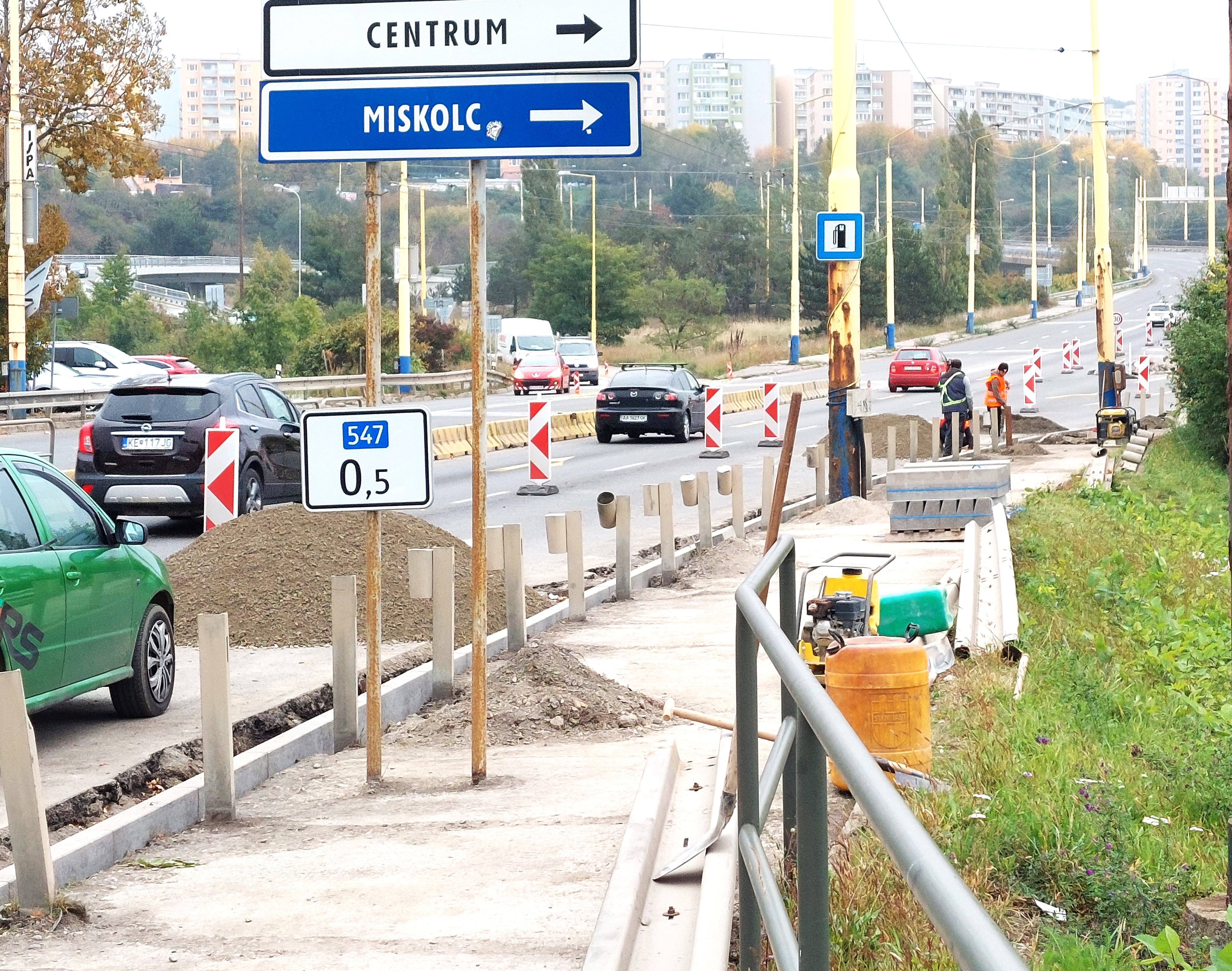 Ďalší nekonečný príbeh: Oprava chodníka potrvá dlhšie, ako bolo plánované