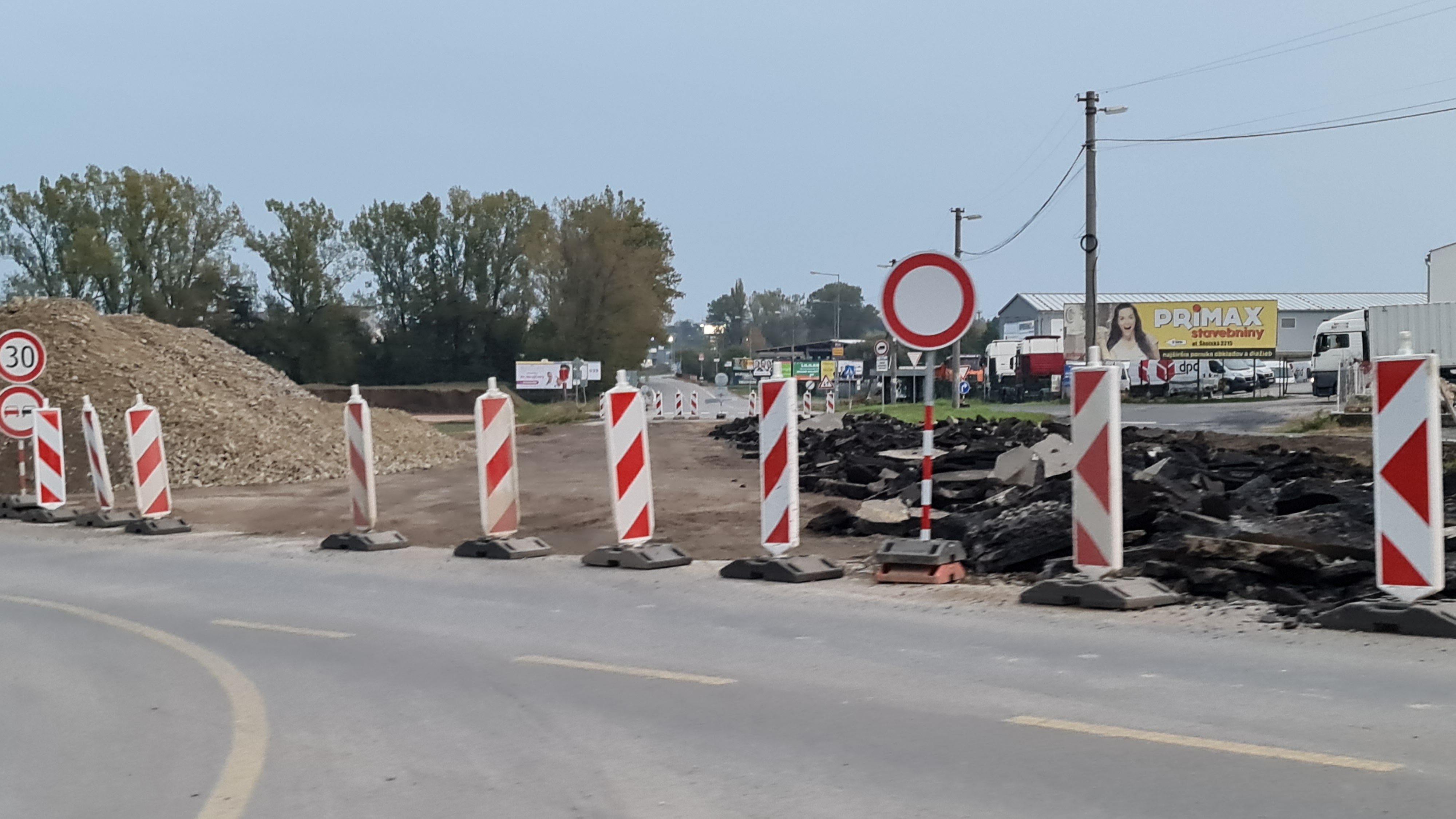 Hlavný vjazd do okresného mesta úplne uzatvorili