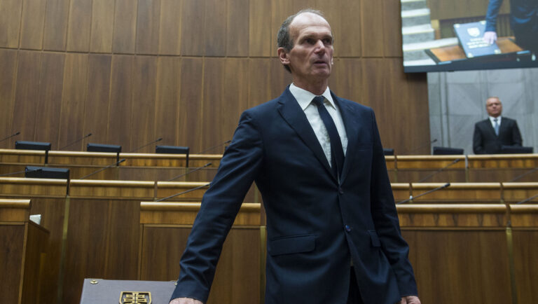 Ministerstvá už poznajú štátnych tajomníkov. Sú medzi nimi aj Kuffovci, Gašparov syn či Kurilovská