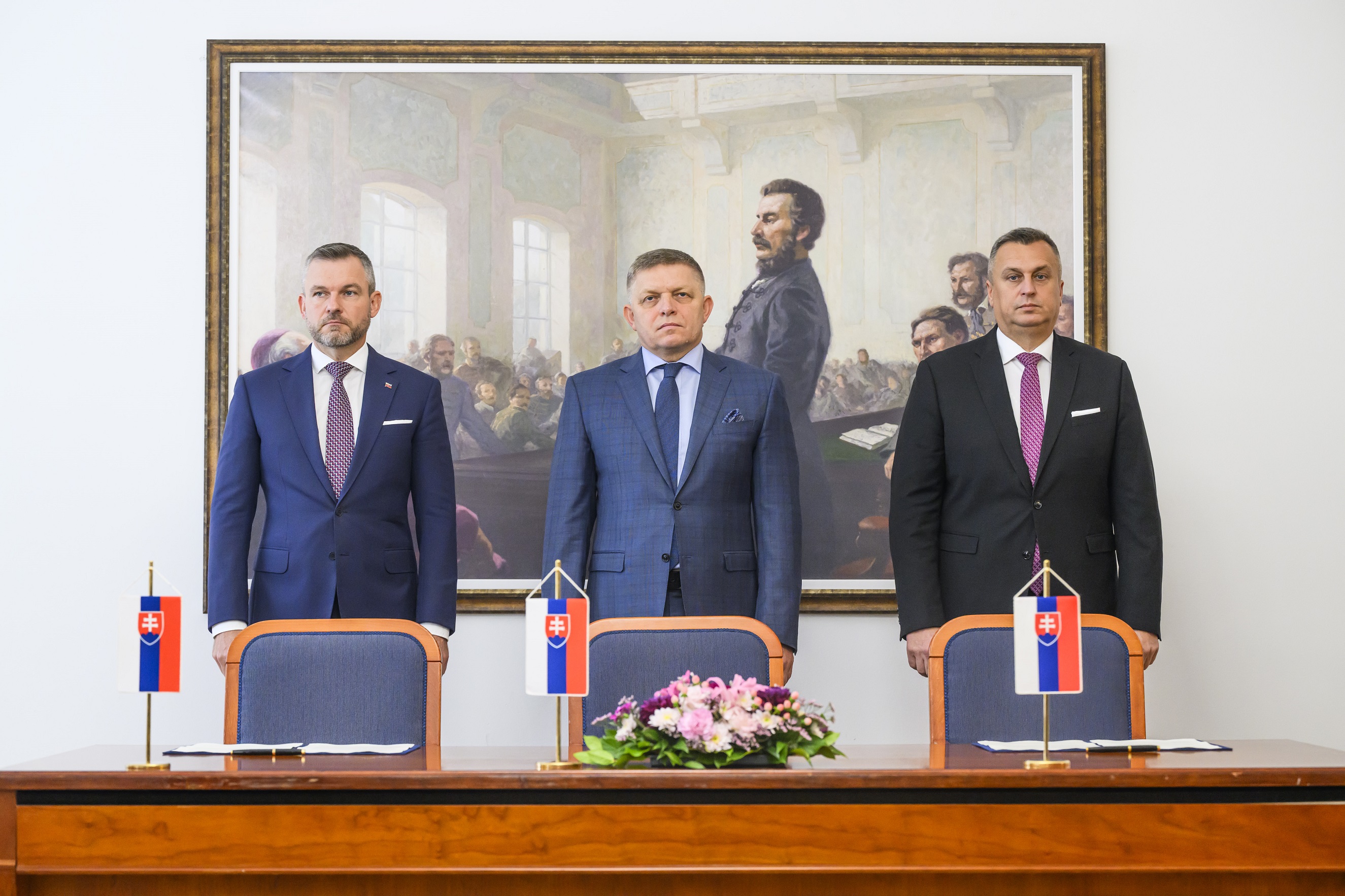 Smer, Hlas a SNS podpísali memorandum a rozdelili si rezorty. Fico: Ideme do pekla, ale na bielom koni