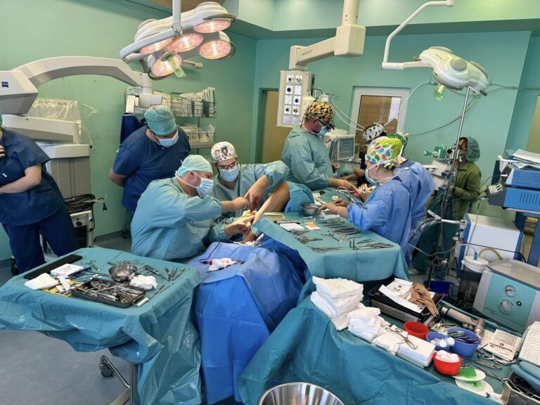 Zdravotnícki experti upozorňujú na možné negatíva skrátenia pracovného času lekárov