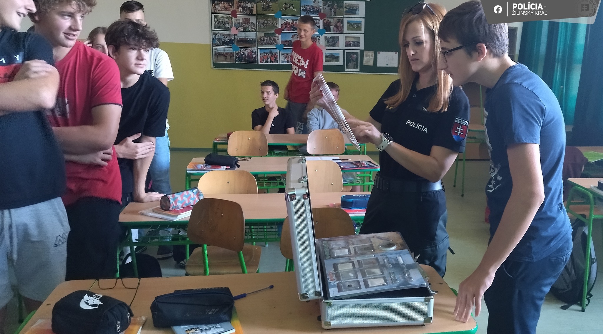 FOTO: Policajti prednášali deťom o drogách, vyskúšali si aj stav opitosti