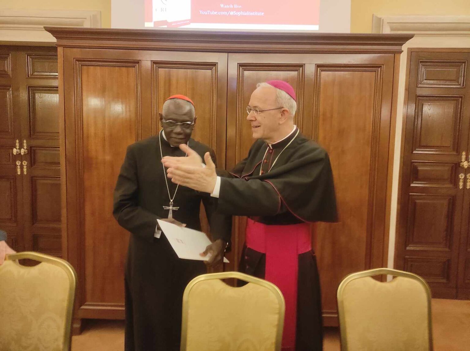Biskup Athanasius Schneider a kardinál Robert Sarah (vľavo). Foto: Bohumil Petrík