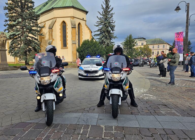 FOTO: Na motorkársku akciu dorazili policajti