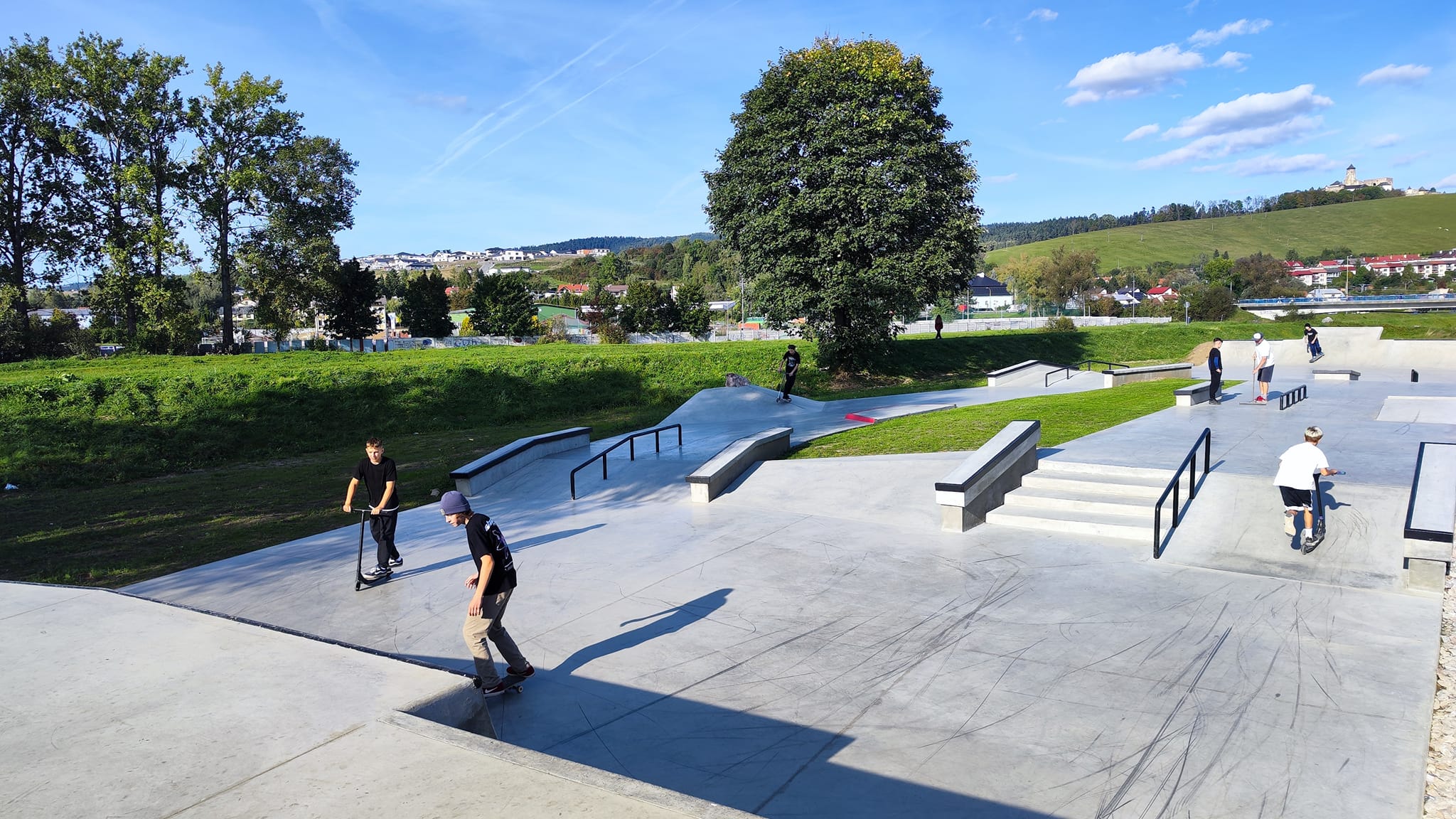 Nový skejtpark už brázdia užívatelia