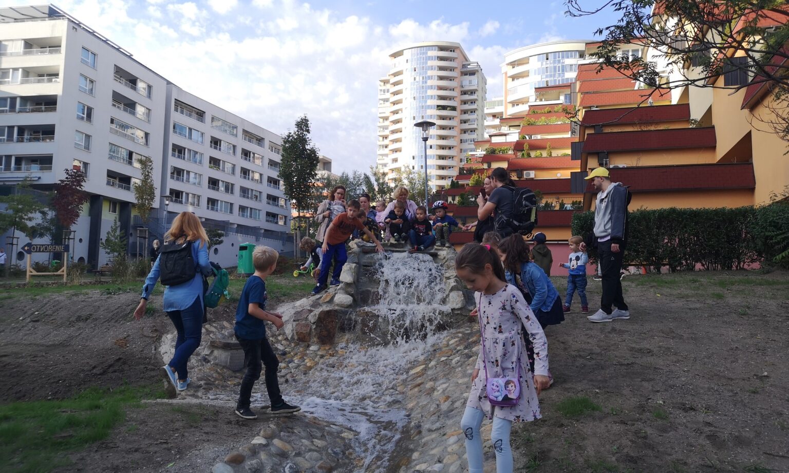 Park Kaskády je príkladom, ako sa môže efektívne udržať dažďová voda. Foto: MČ Karlova Ves.