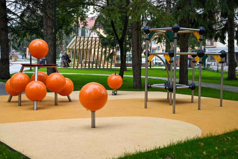 V mestskej časti Podháj otvorili zrevitalizované námestie