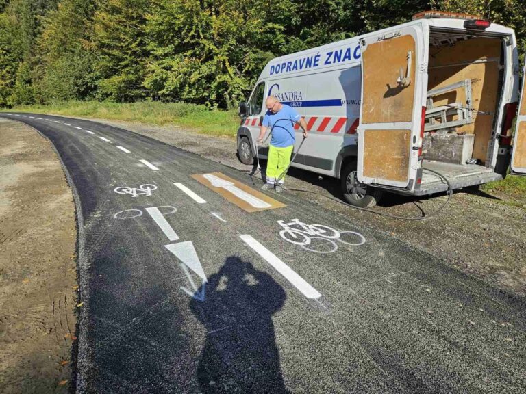 Cyklotrasa malebným pohorím je neoficiálne v prevádzke