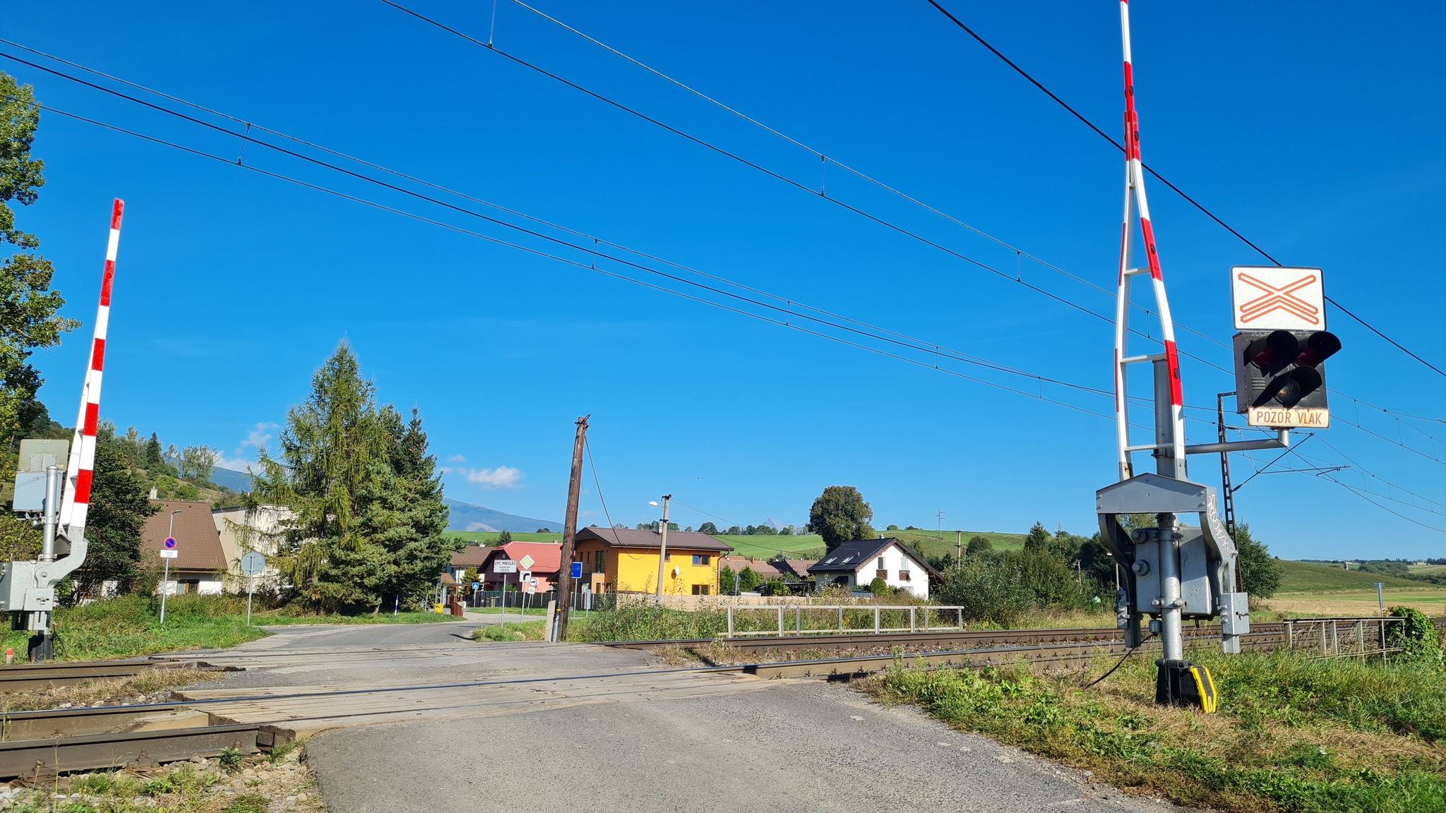 Dočasne zatvorené priecestie vodičov určite nepoteší