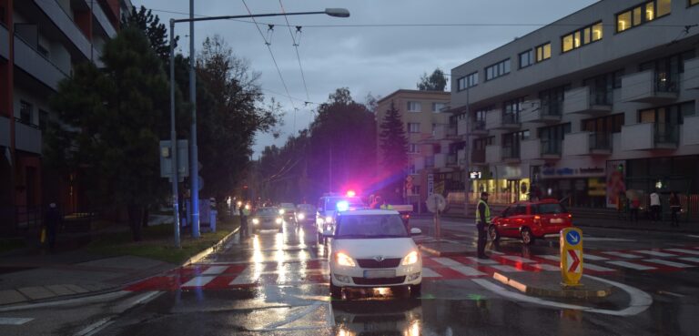 Auto zrazilo 16-ročného chlapca na priechode