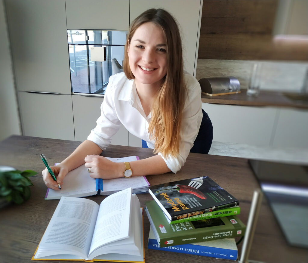 Niekedy stačí len spomaliť a stravovať sa jednoduchšie. Šesť základných pravidiel pri výbere potravín podľa známej odborníčky