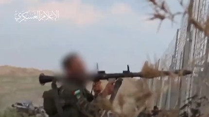 Ilustračná fotografia, militant z Hamasu s  raketovým granátometom RPG-7. Reprofoto: Sprinter