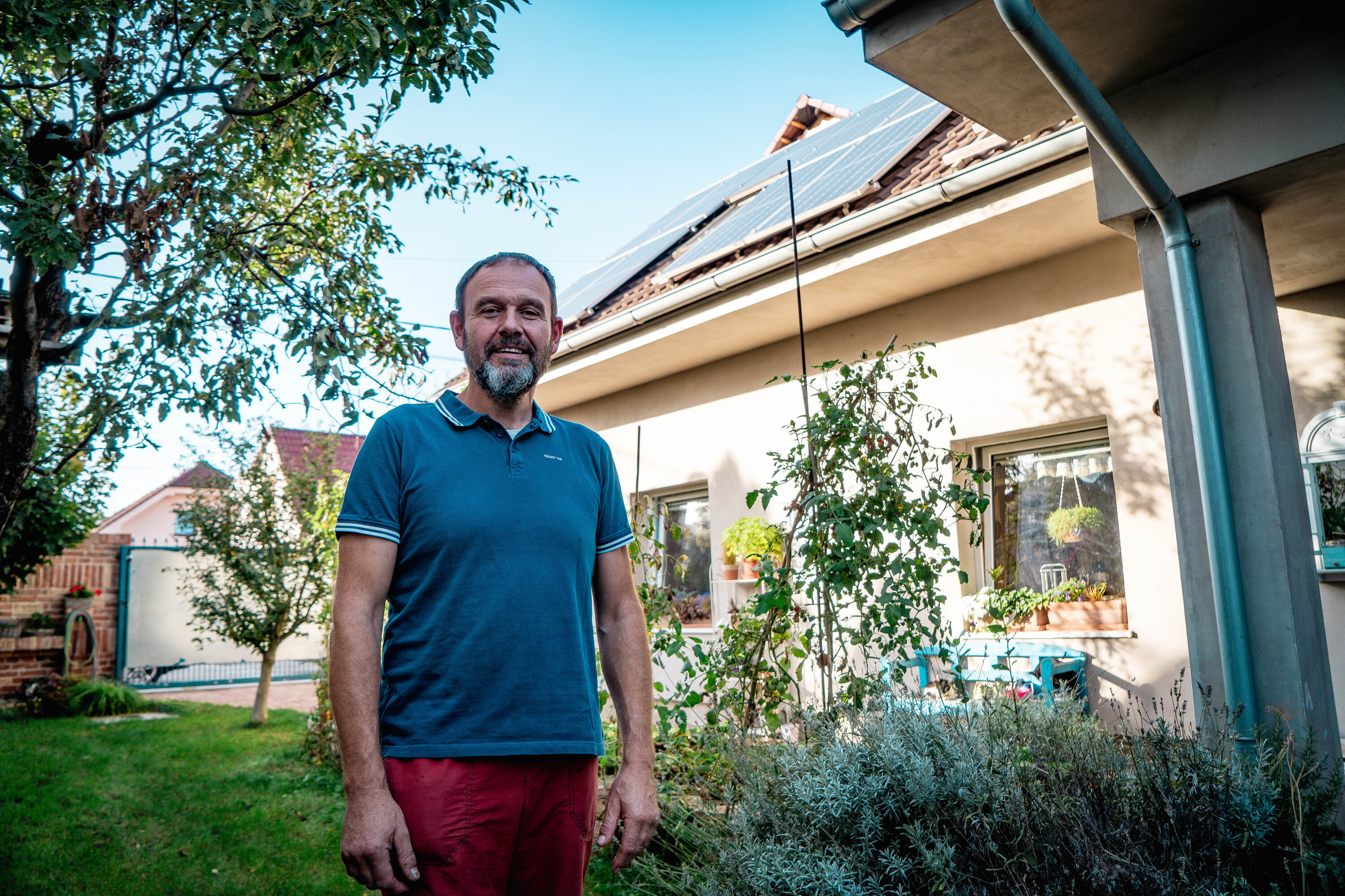 Vďaka fotovoltike vrátili Róbertovi za elektrinu takmer tisíceurový preplatok. Niektoré mesiace vyrobí aj jednu megawatthodinu