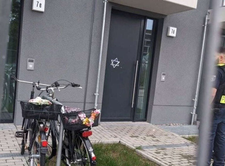 Kde býva Žid? V Berlíne začal niekto označovať ich príbytky hviezdami