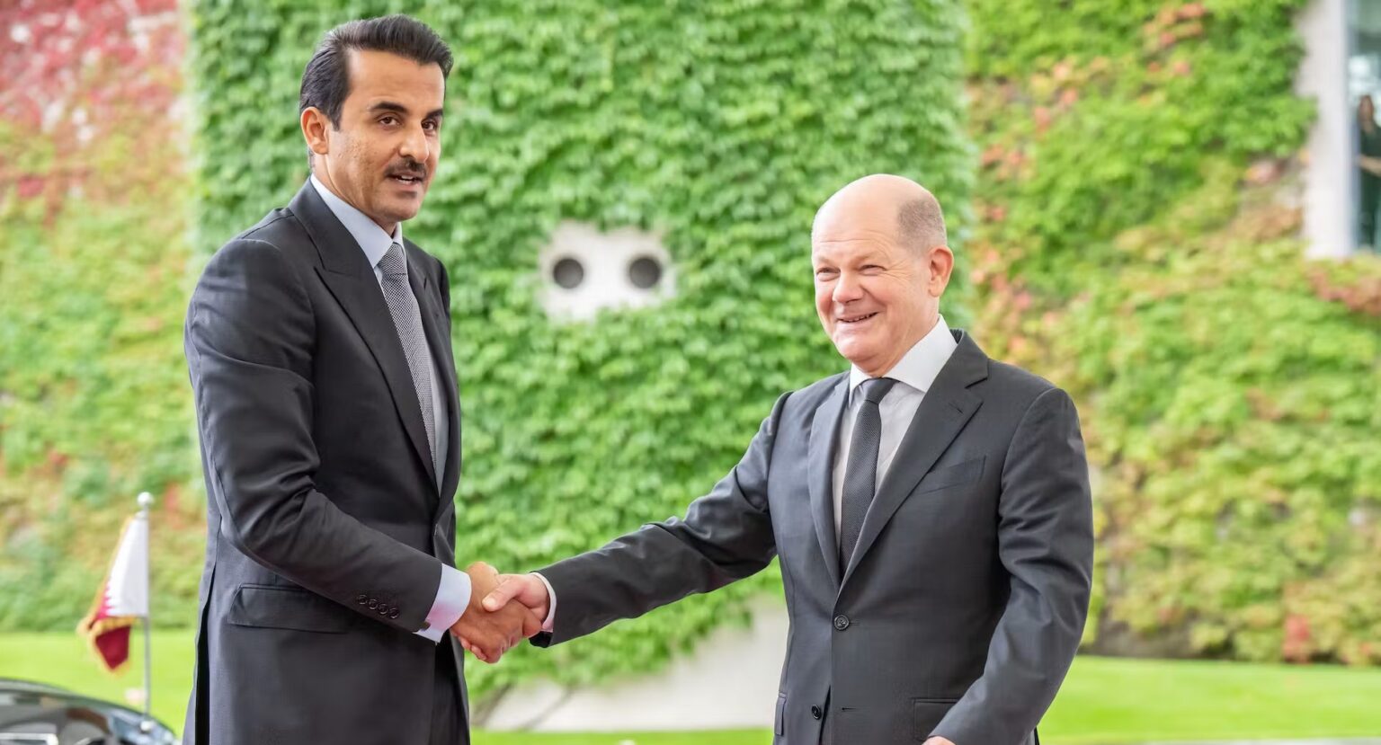 Katarský emir Tamim bin Hamad Al Thani a nemecký kancelár Olaf Scholz. Foto: ConflictTrackerHQ/X