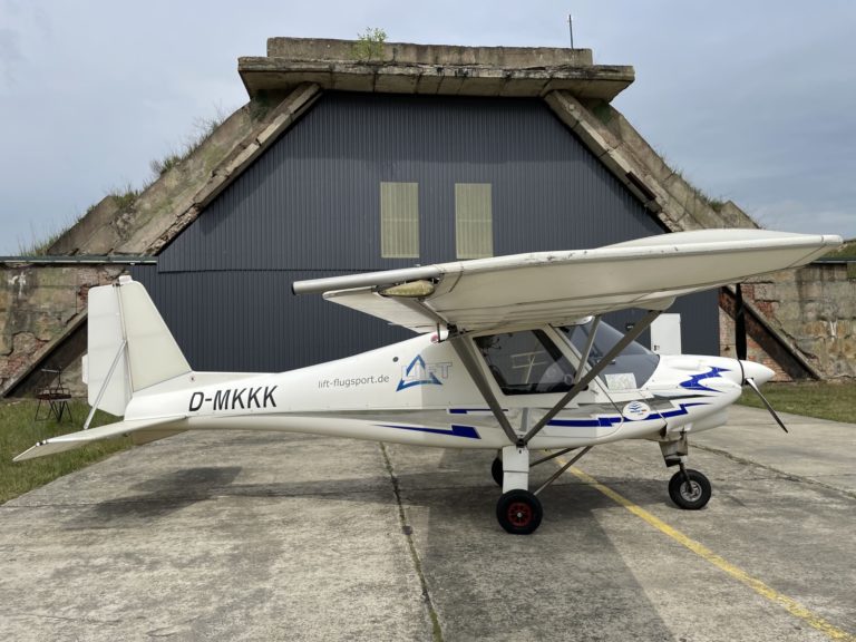 Na Malorke sa zrútilo akrobatické lietadlo, zahynul pilot a jeho syn