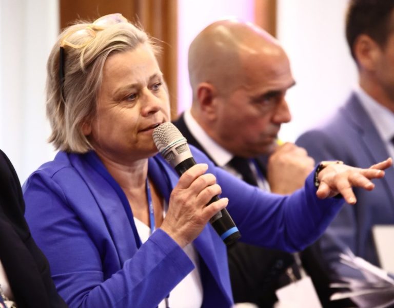 Slovenské voľby sú témou v ČR. Do Jourovej sa obula europoslankyňa Vrecionová