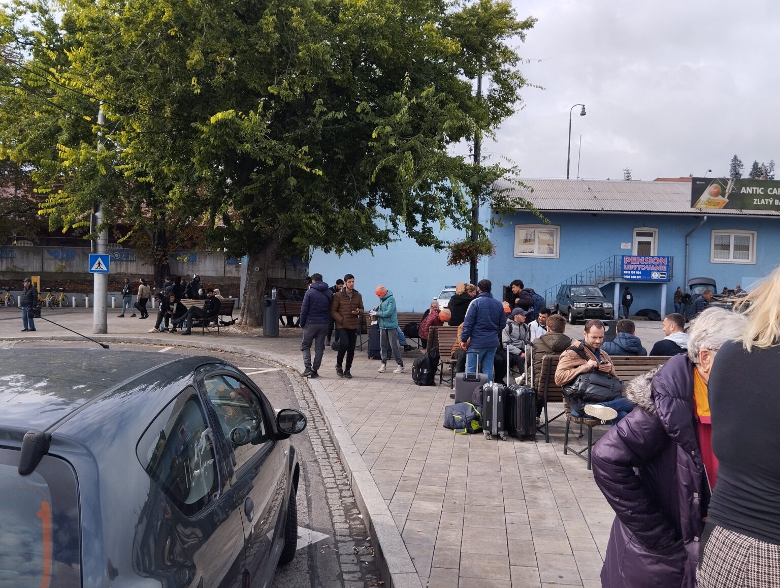 Zvýšená prítomnosť nelegálnych migrantov v okolí bratislavskej hlavnej stanice. Foto: Ján Vida.